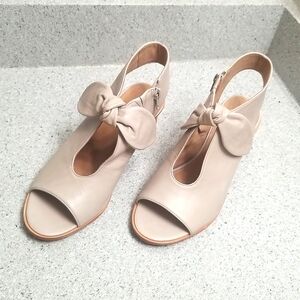 Bernardo Leather Peep Toe Lizzie Sandals